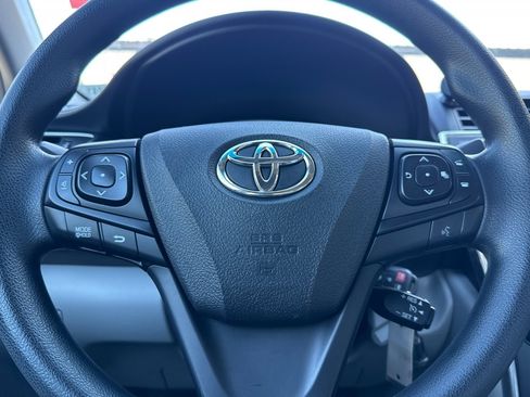 Used 2017 Toyota Camry XLE image 25