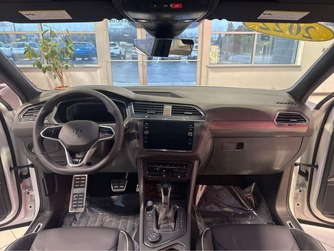 Used 2022 Volkswagen Tiguan SEL R-Line image 17