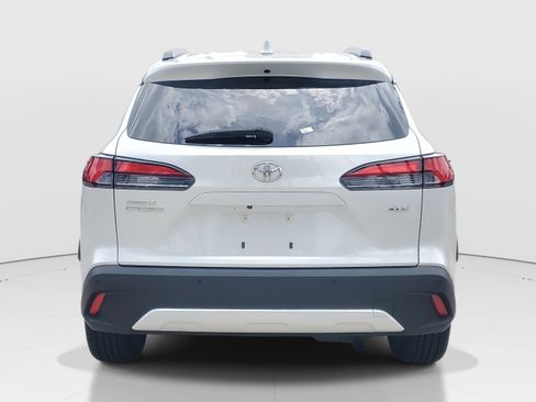 Used 2023 Toyota Corolla Cross XLE w/ Convenience Package image 4