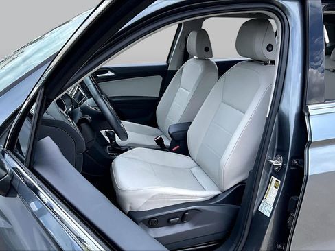 Used 2019 Volkswagen Tiguan SE w/ Panoramic Sunroof Package FWD image 7