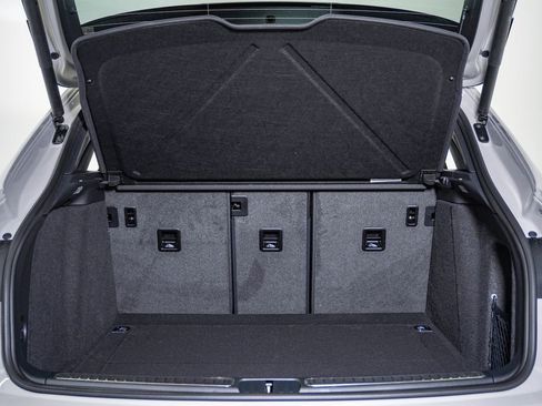 New 2026 Porsche Macan AWD/4WD image 28