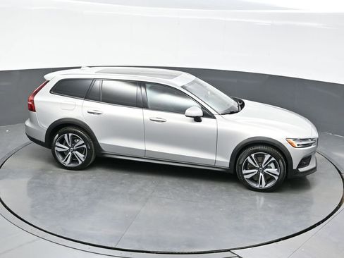 Used 2025 Volvo V60 B5 Cross Country Plus AWD/4WD image 39
