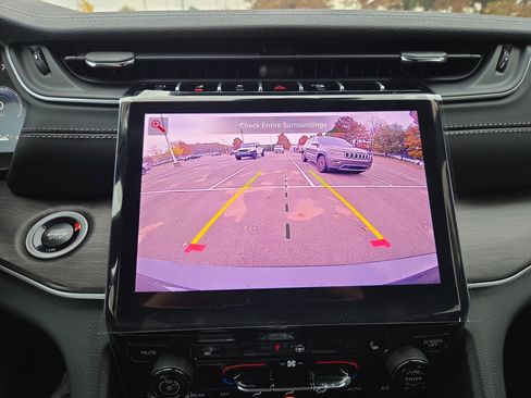 New 2025 Jeep Grand Cherokee L Limited AWD/4WD image 11