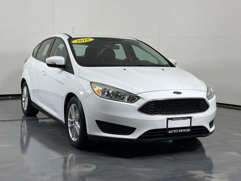 Used 2016 Ford Focus SE w/ SE Power Seat Package FWD image 3