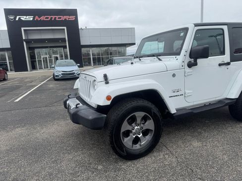 Used 2017 Jeep Wrangler Sahara w/ Connectivity Group image 49