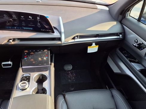 New 2026 Cadillac Vistiq Sport image 17