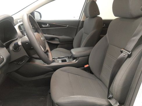 Used 2020 Kia Sorento LX image 17