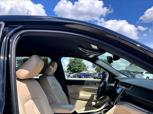 Used 2023 Jeep Grand Cherokee L Limited AWD/4WD image 23