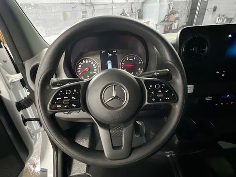 Used 2024 Mercedes-Benz Sprinter 2500 image 18