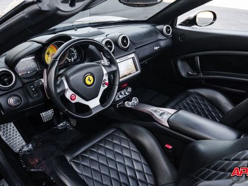 Used 2014 Ferrari California image 2