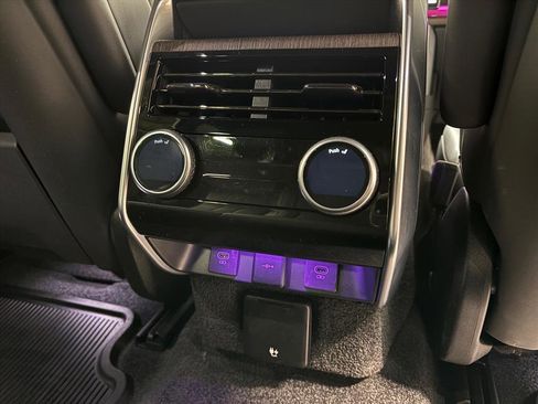 Used 2024 Land Rover Range Rover SE image 37