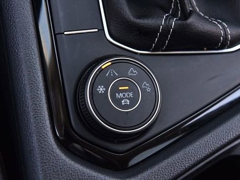 Certified 2024 Volkswagen Taos SE AWD/4WD image 18