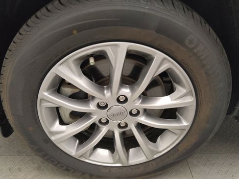 Used 2022 Jeep Cherokee Latitude Lux FWD image 31