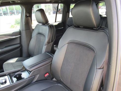 New 2026 Jeep Grand Cherokee Altitude RWD image 17