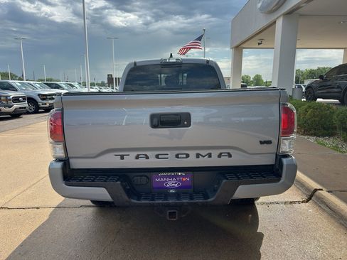 Used 2021 Toyota Tacoma TRD Sport AWD/4WD image 11