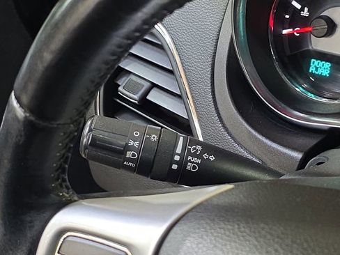 Used 2012 Chrysler 200 Touring FWD image 28