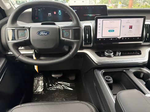 New 2026 Ford Expedition Platinum w/ Driver's Package AWD/4WD image 21