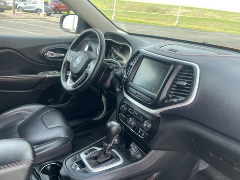 Used 2015 Jeep Cherokee Trailhawk w/ Comfort/Convenience Group AWD/4WD image 6