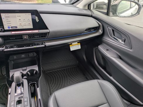 New 2026 Toyota Prius Plug-In Hybrid FWD image 18