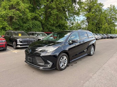 Used 2022 Toyota Sienna Limited AWD/4WD image 8