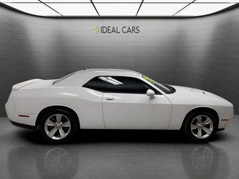 Used 2021 Dodge Challenger SXT RWD image 4