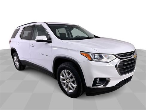 Used 2021 Chevrolet Traverse LT image 2