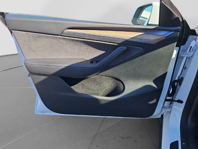 Used 2024 Tesla Model Y Long Range AWD/4WD image 29
