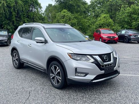 Used 2017 Nissan Rogue SL w/ SL Premium Package AWD/4WD image 3
