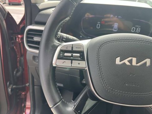 Used 2023 Kia Telluride EX w/ EX Captain's Chair Package image 18