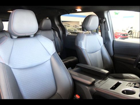 Used 2021 Toyota Sienna XSE w/ XSE Plus Package FWD image 19