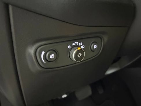 Used 2023 Chevrolet Equinox Premier FWD image 37