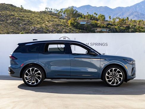 Used 2026 Lincoln Nautilus Black Label image 6