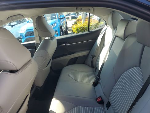 Used 2023 Toyota Camry SE image 11