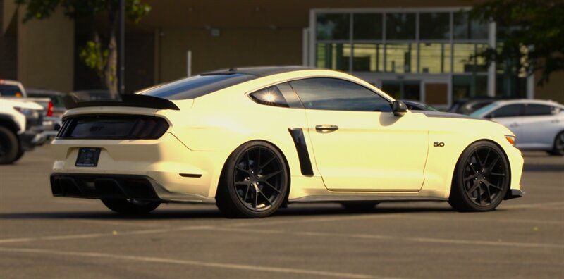 Used 2017 Ford Mustang GT Premium w/ GT Performance Package RWD image 8