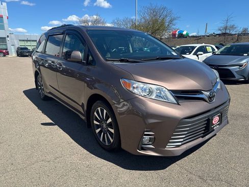 Used 2020 Toyota Sienna XLE w/ XLE Navigation Package AWD/4WD image 13