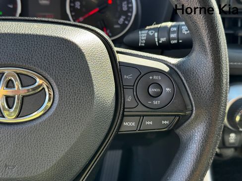 Used 2021 Toyota RAV4 XLE w/ Convenience Package image 19