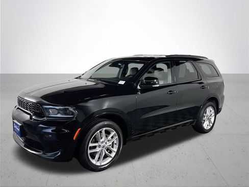 Used 2023 Dodge Durango GT image 2