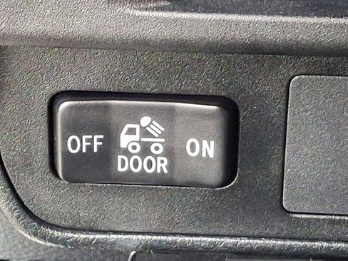 Certified 2018 Toyota Tacoma SR5 image 27