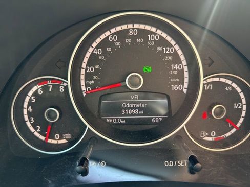 Used 2015 Volkswagen Beetle R-Line FWD image 17