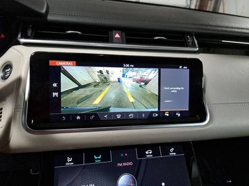 Used 2018 Land Rover Range Rover Velar R-Dynamic HSE AWD/4WD image 25