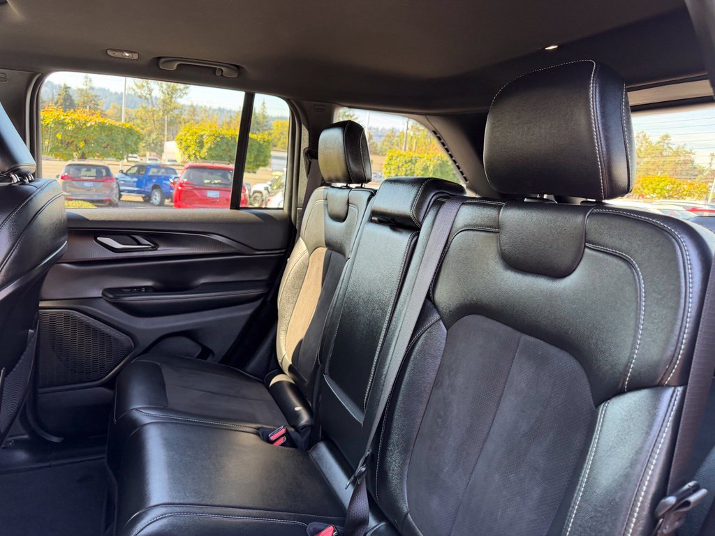 Used 2023 Jeep Grand Cherokee Altitude AWD/4WD image 29