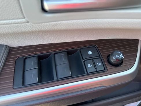 Used 2022 Toyota Sienna XLE FWD image 18