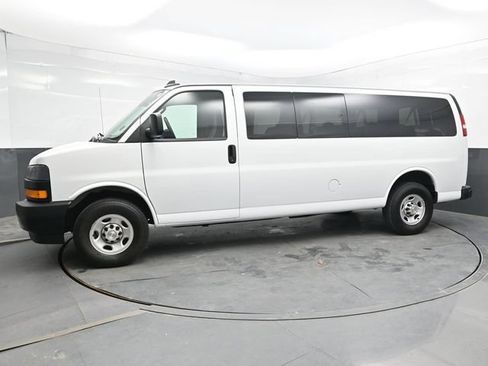 Used 2024 Chevrolet Express 3500 LS RWD image 3