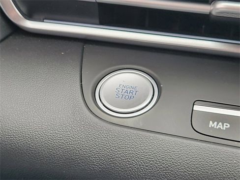 Used 2025 Hyundai Elantra SEL image 20