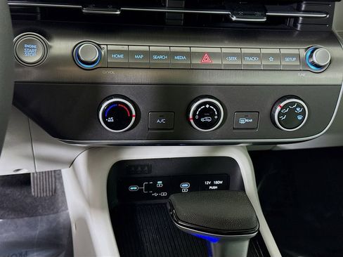 Certified 2025 Hyundai Kona SE image 10