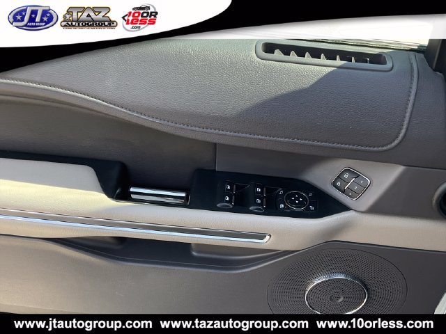 Used 2020 Ford Expedition XLT w/ Equipment Group 202A AWD/4WD image 12