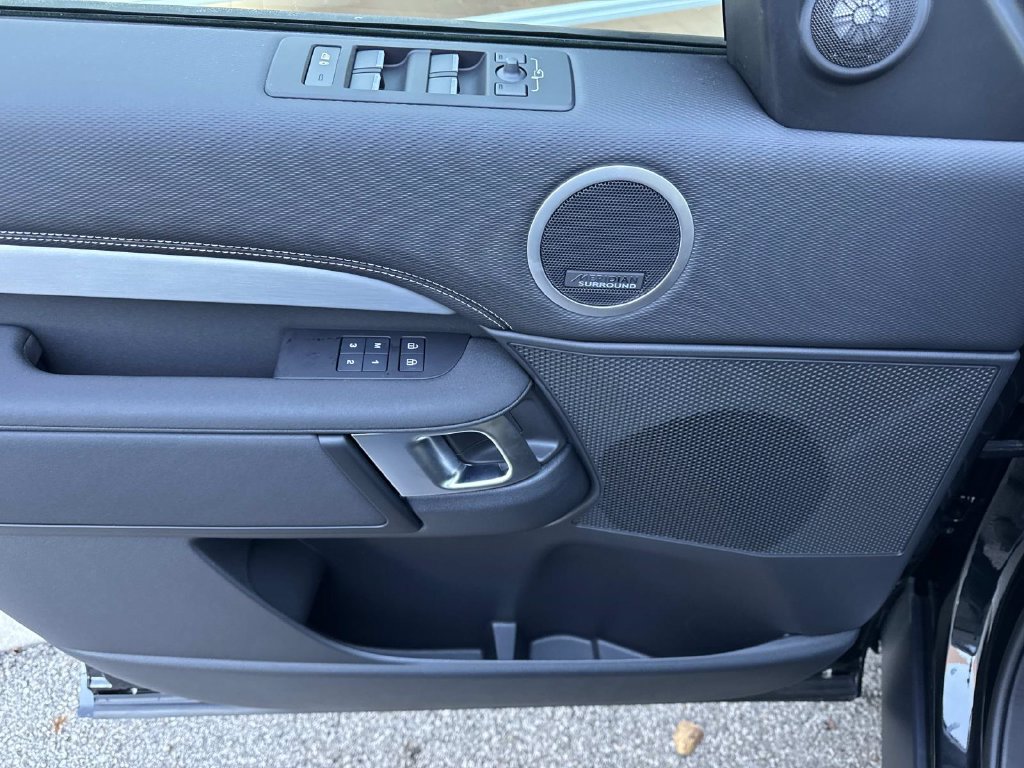New 2026 Land Rover Discovery Limited Edition AWD/4WD image 18