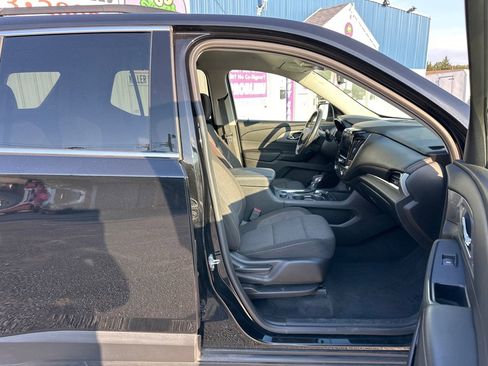 Used 2021 Chevrolet Traverse LT image 22