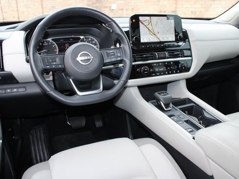 Used 2024 Nissan Pathfinder SL w/ SL Premium Package image 4