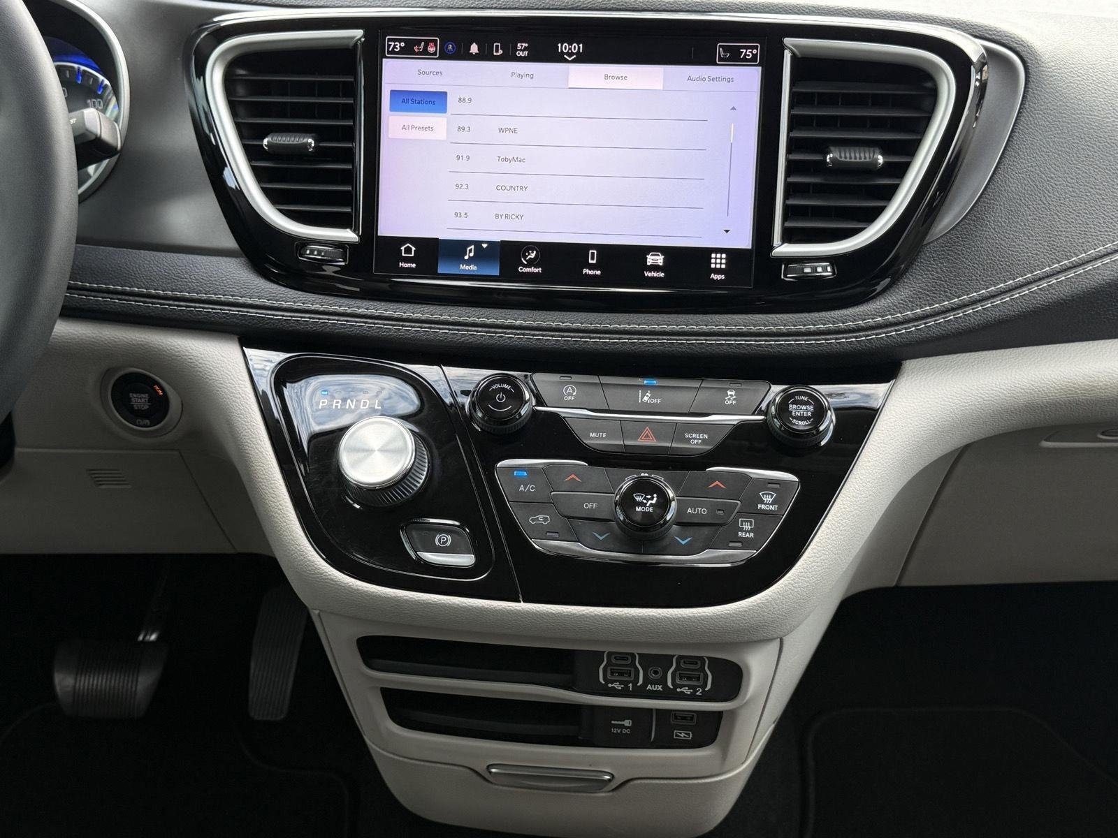 Used 2022 Chrysler Pacifica Touring-L AWD/4WD image 38